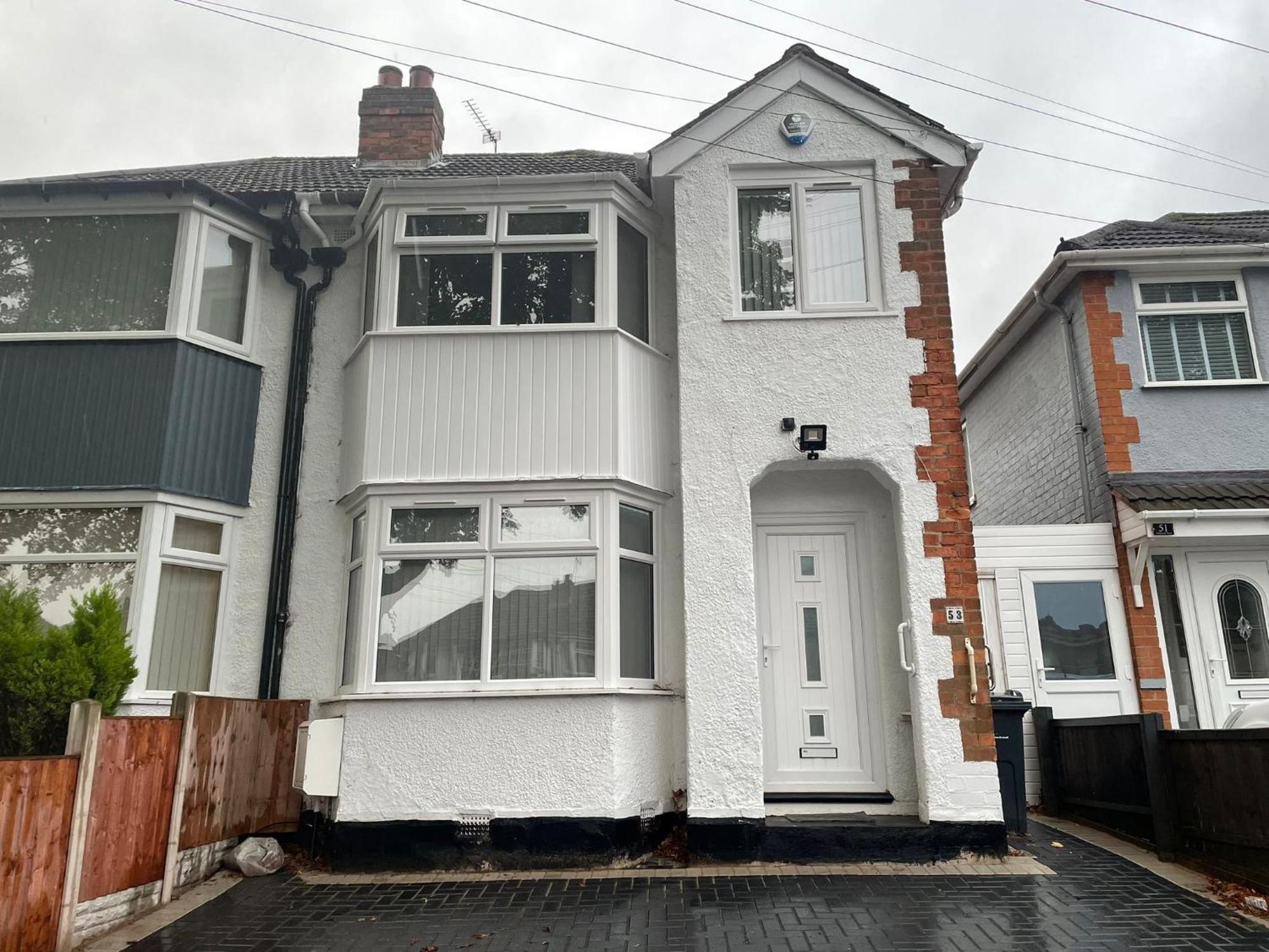 Holiday home Spacious 4 Bed - Sleeps 7 Garden & Parking Birmingham