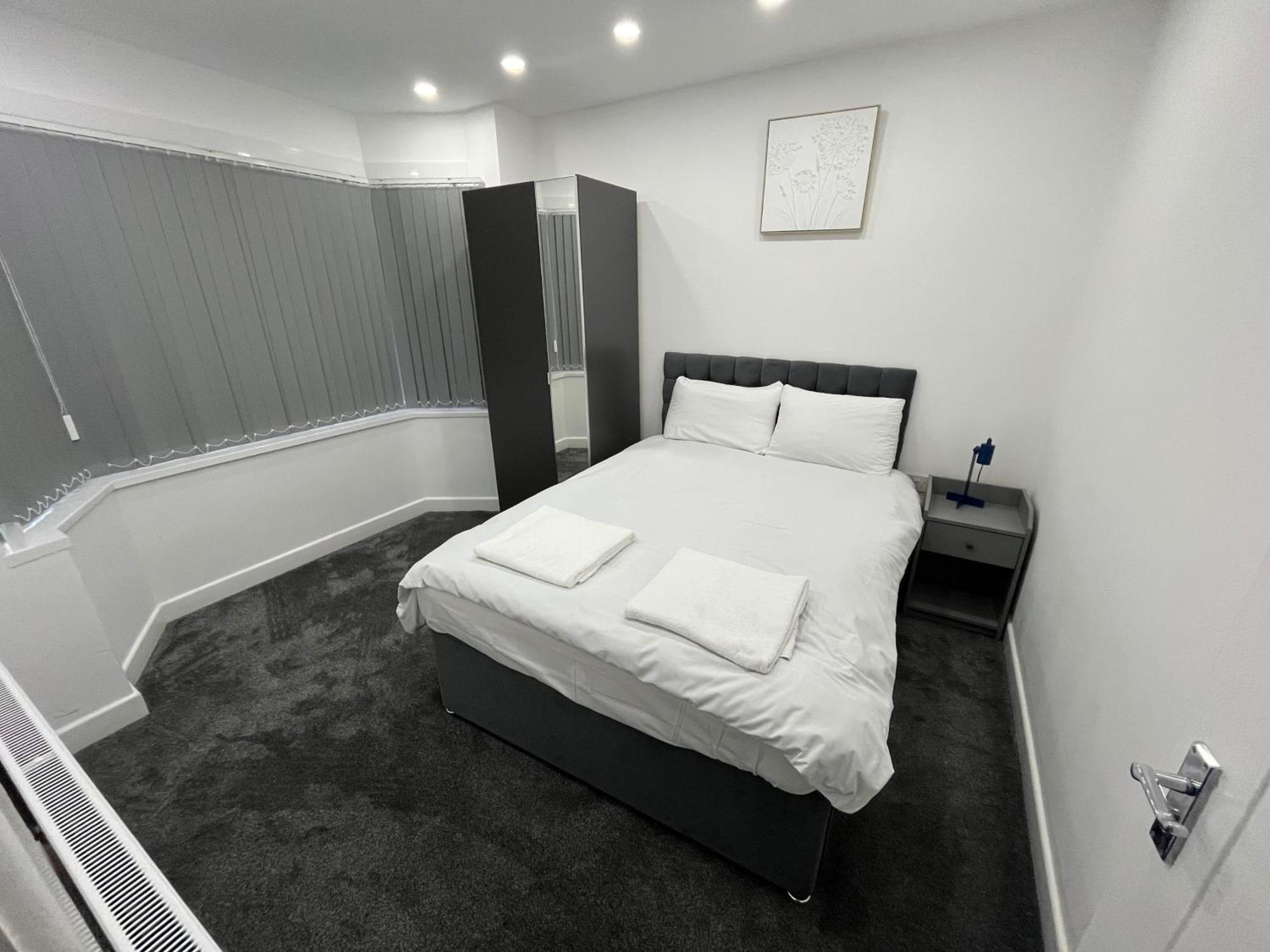 Spacious 4 Bed - Sleeps 7 Garden & Parking Birmingham